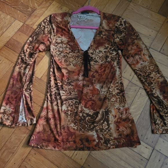 Womans long sleeve top Hp 🔥🔥☺️☺️ - Picture 2 of 7